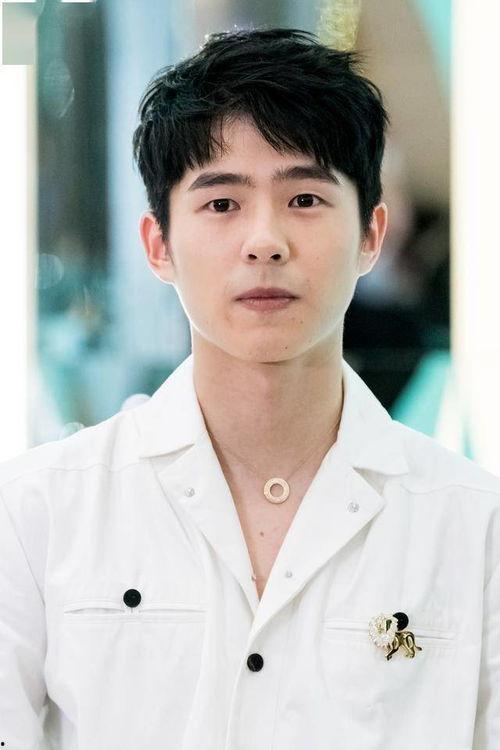 刘昊然 吃瓜,娱乐圈吃瓜达人，揭秘明星幕后故事